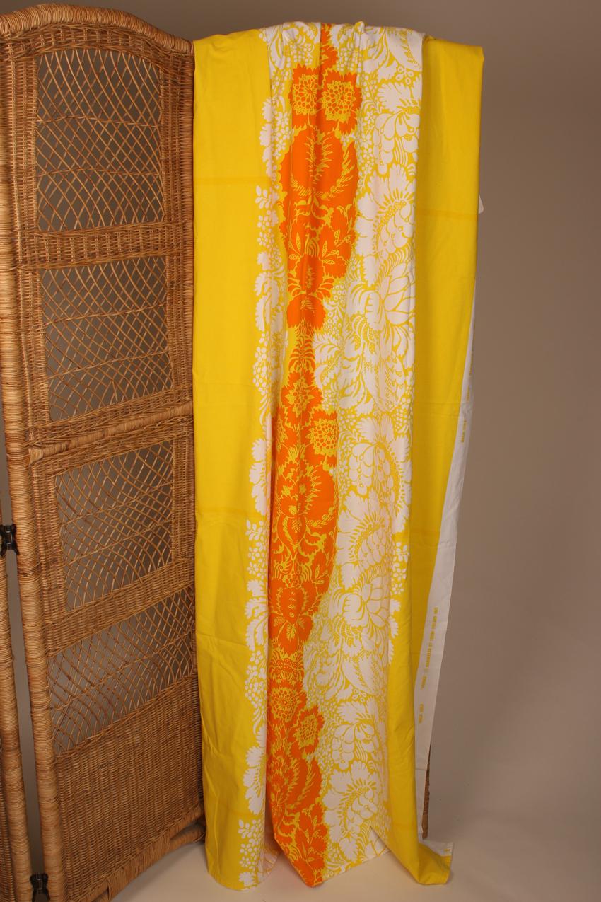 Marimekko kelta-oranssi Ananas kangas / Marimekko Ananas Fabric