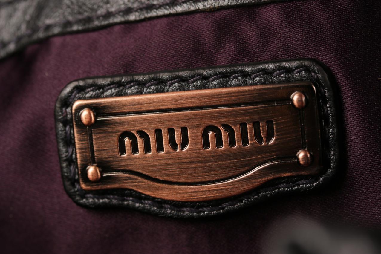 Miu Miu musta tikattu nahkainen Hobo laukku - Image 17