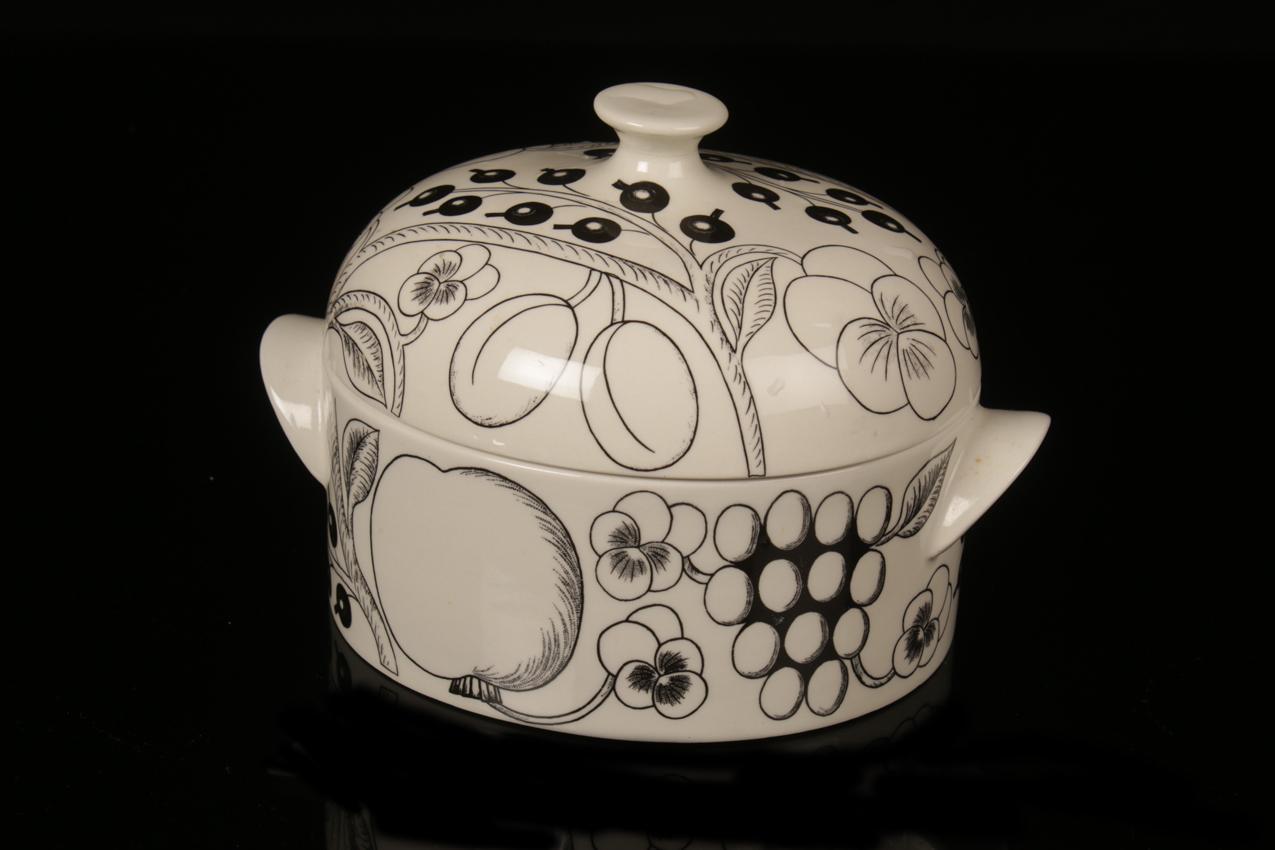 Vintage Arabia Birger Kaipiainen black and white terrine ”Paratiisi” - Image 2