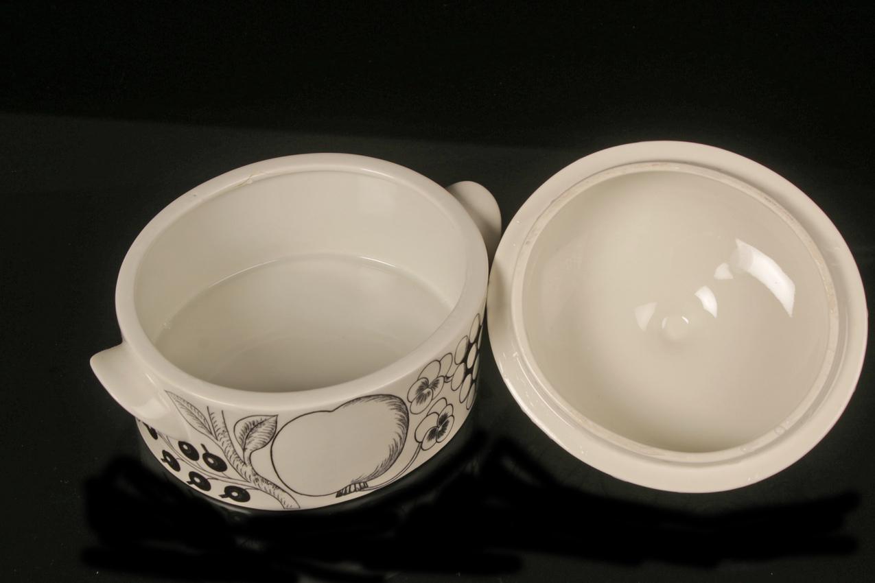 Vintage Arabia Birger Kaipiainen black and white terrine ”Paratiisi” - Image 5