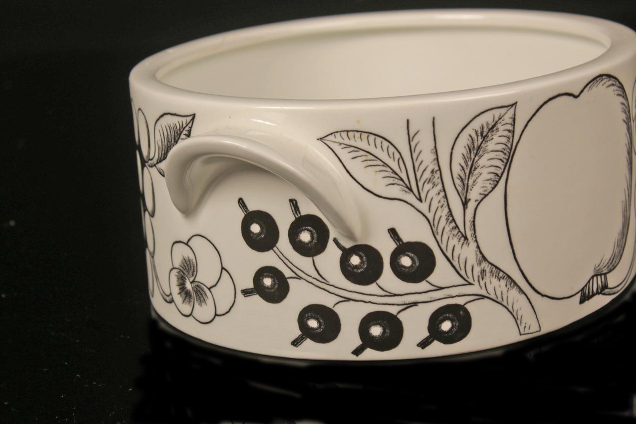 Vintage Arabia Birger Kaipiainen black and white terrine ”Paratiisi” - Image 6