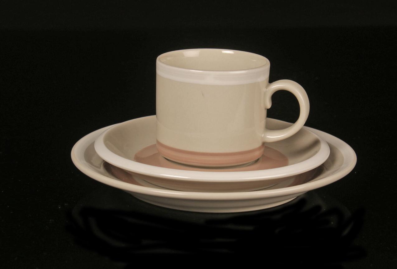 Vintage Arabia ”Tupa” coffee cup and plates