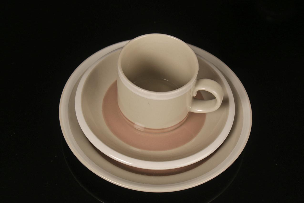 Vintage Arabia ”Tupa” coffee cup and plates - Image 3