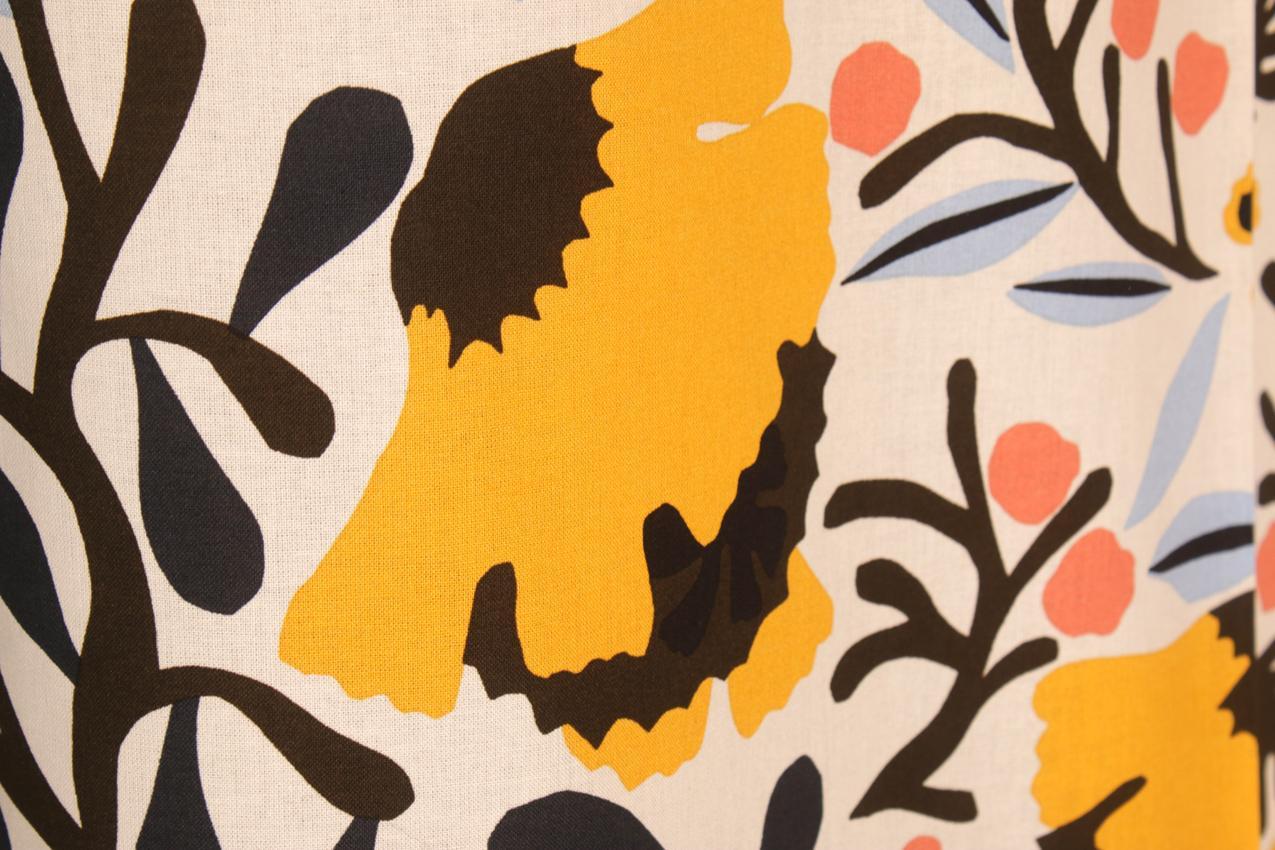 Marimekko Aino-Maija Metsola luonnonvalkoinen “Mykerö” kangas - Image 3
