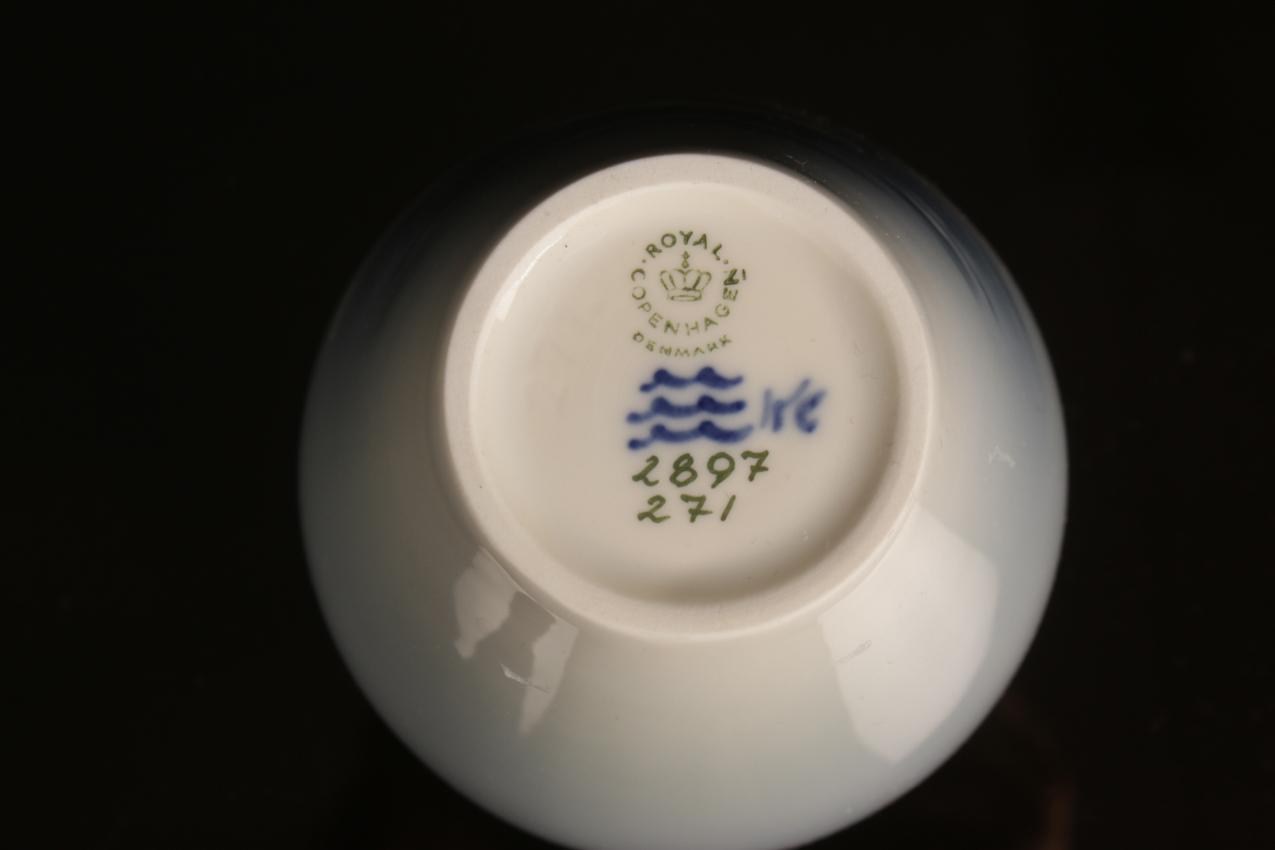 Royal Copenhagen “Purjevene” pieni maljakko nro 2897/271 - Image 5